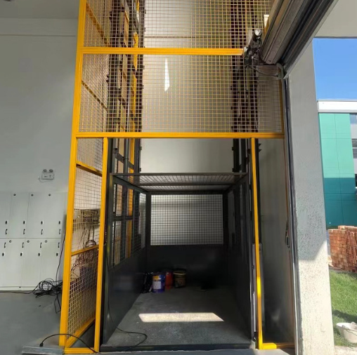 连云港导轨式升降机助力物流园破解运输难题